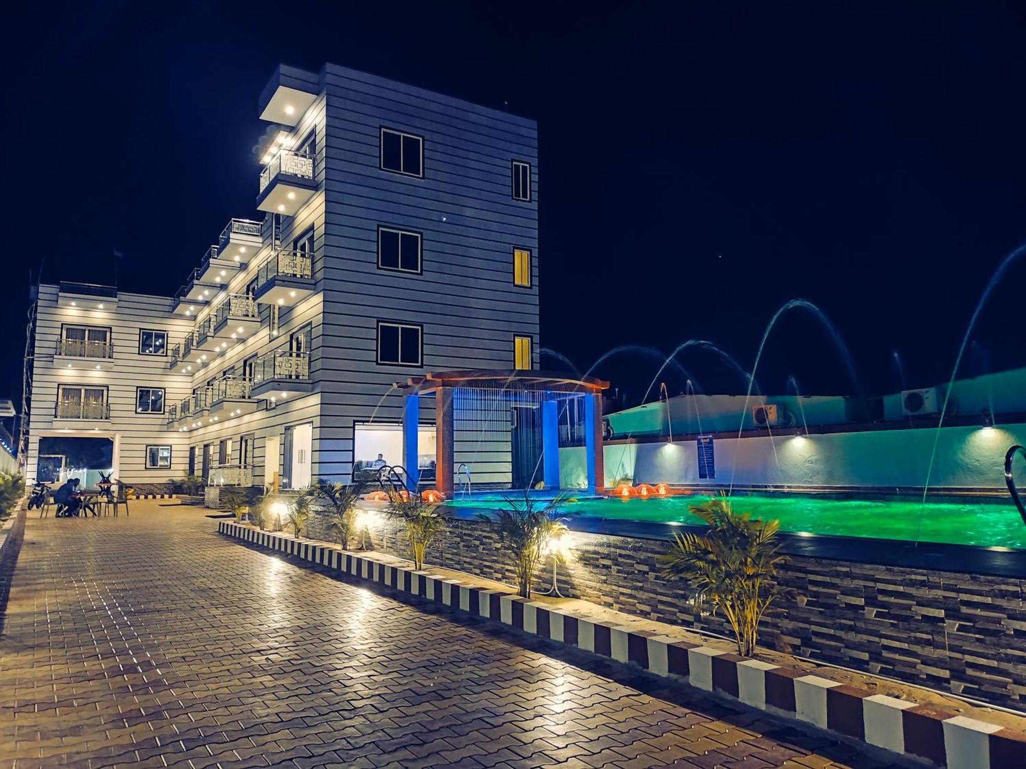 The Triton Beach Resort Мандармані Екстер'єр фото
